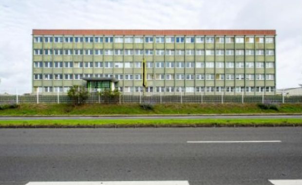 Immeuble de bureaux  – 5 250 m² à rénover sur foncier de 15 000 m² environ